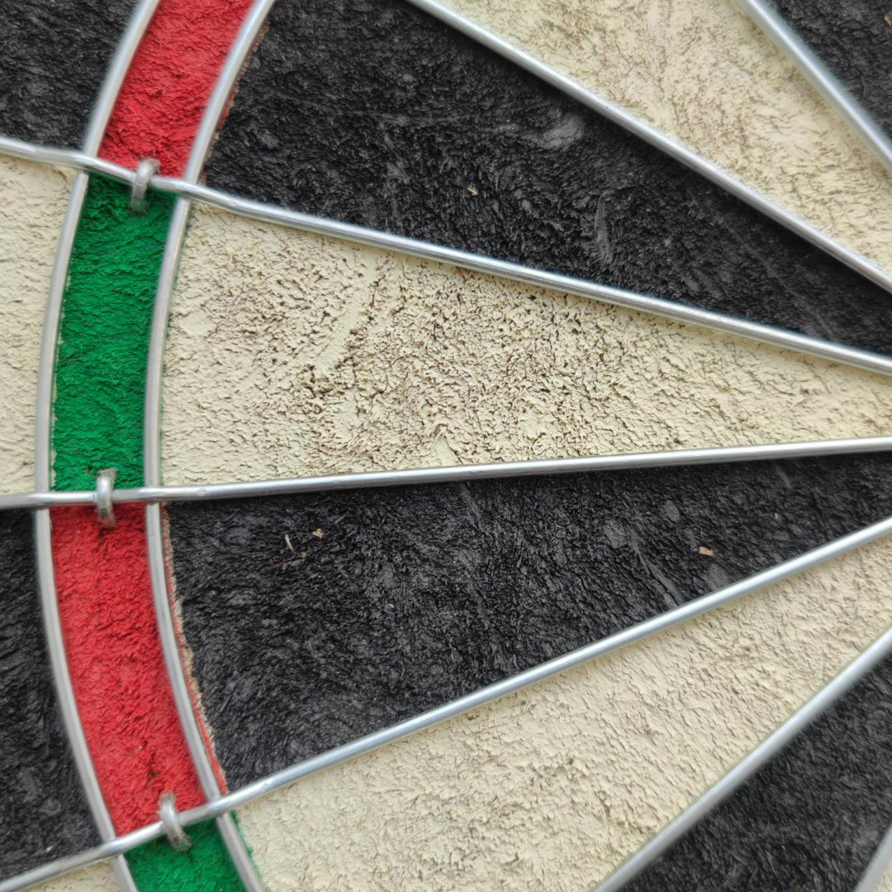 18 Inch Natural Sisal Dartboard Set With 6 Steel-tip Darts